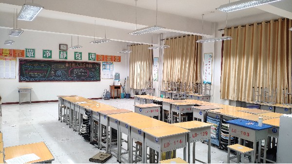 近視超6億上熱搜！教室照明改造只是“新燈換舊燈”？
