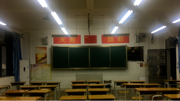 如何通過LED教室護(hù)眼燈具？做好青少年的近視防控