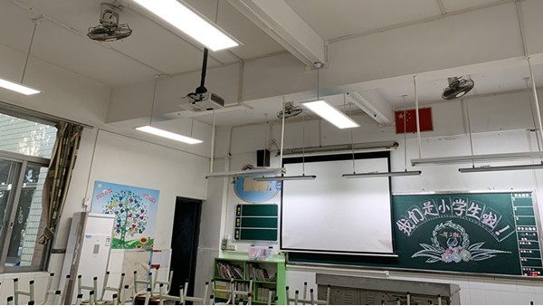 <i style='color:red'>看不清</i>黑板？教室照明的反光、眩光問(wèn)題應(yīng)該怎么處理？